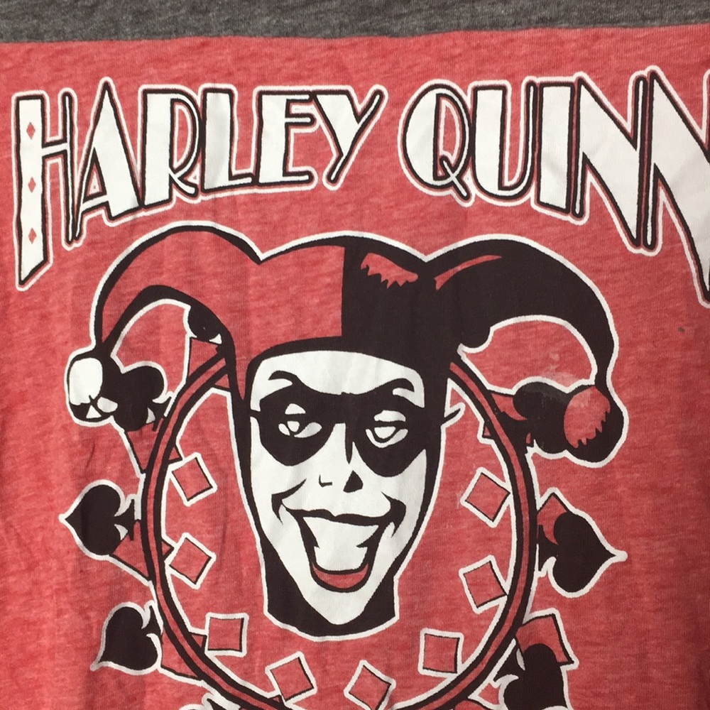 FINAL MARKDOWN Juniors’ DC Comics Harley Quinn LS Tee (XS) - Picture 3 of 8